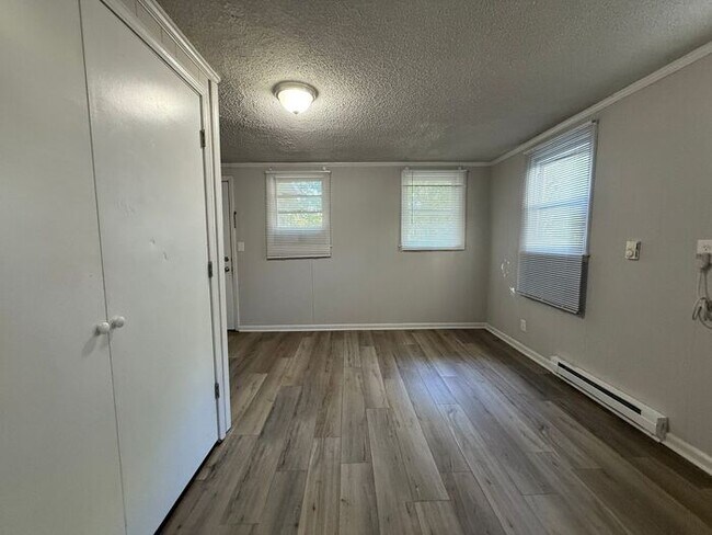 Foto del edificio - Renovated 4 Bedroom Duplex Unit in South Nashville - Pet Friendly!