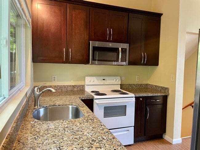 Photo - Charming 4 Bed 2 Bath Tri-level in Eastgate, Bellevue House