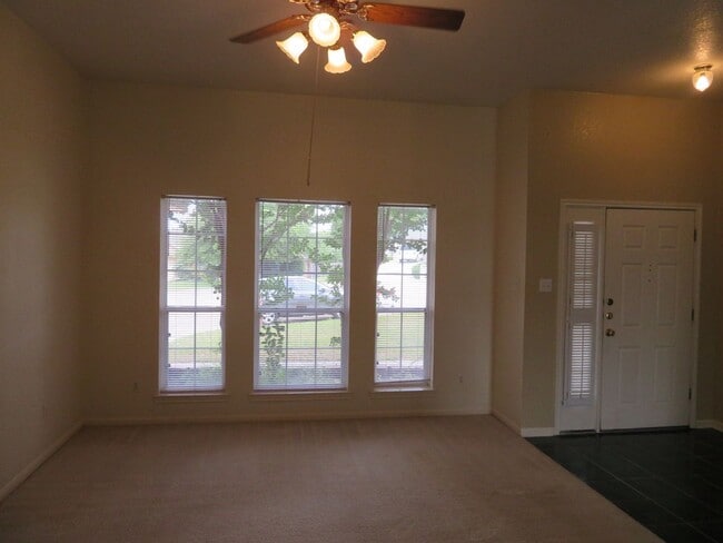 Building Photo - 1904 McGinnis Ct