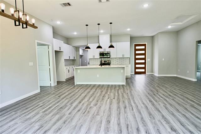 Building Photo - 851 Welch Ln