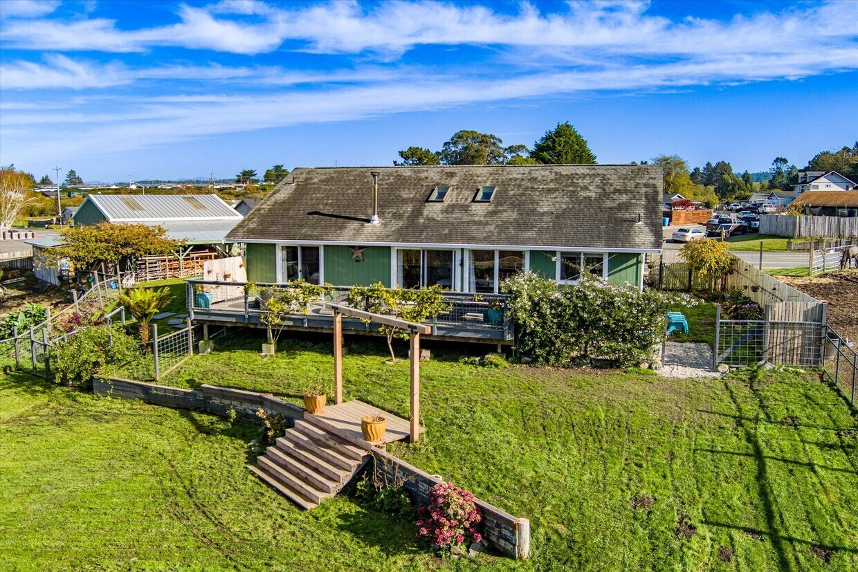 Primary Photo - Custom Home on Property just outside of Eureka!