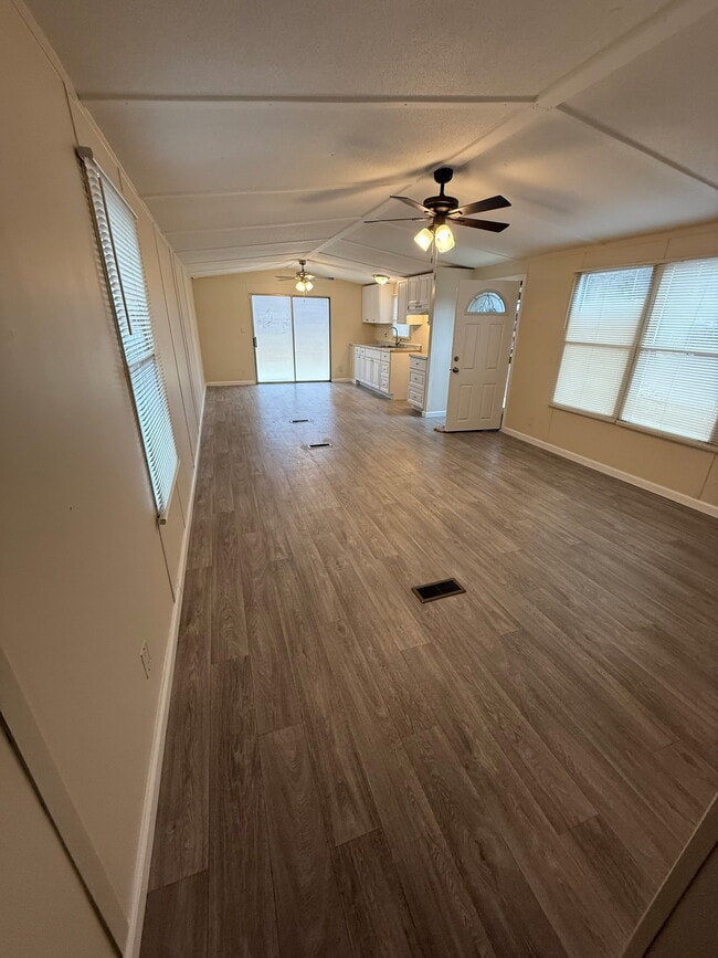 Foto del edificio - 381 Old Hickory Ln