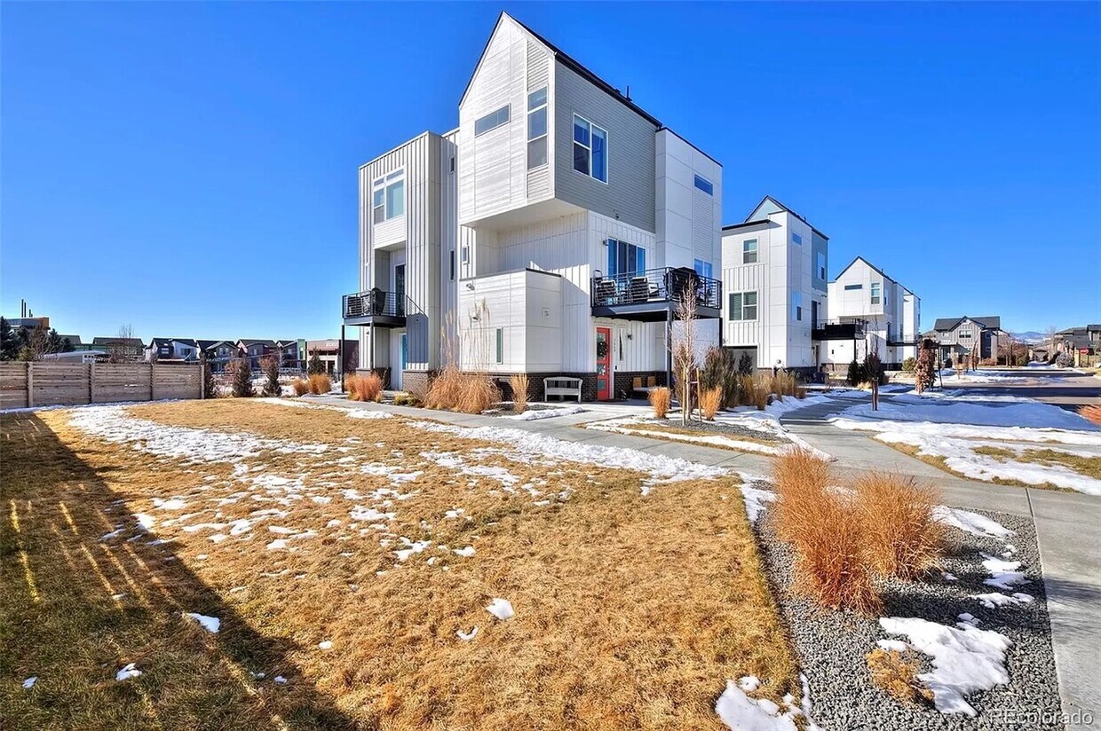 Foto principal - 1660 West 67th Cir