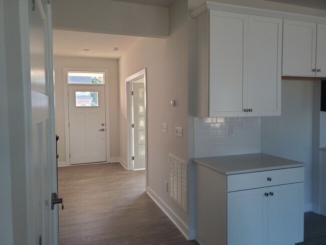 Foto del edificio - Beautiful 5BR/3BA Home in Holcomb Woods