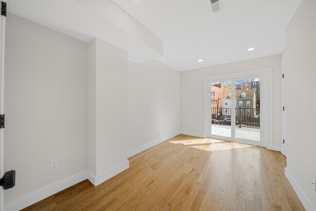 Foto del edificio - 81 Bunker Hill St