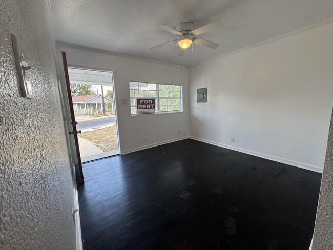 Building Photo - 310 Finton