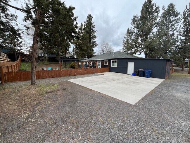 Building Photo - Fantastic 3 Bed/2 Bath Single Family Home ...