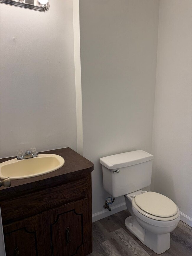 Building Photo - 913 Belle Valley Dr
