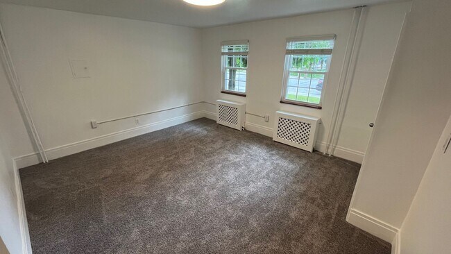 Building Photo - TURN KEY!!!! Fully Renovated 3 Bedroom Apa...