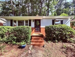 Building Photo - 3006 University Dr