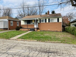 Building Photo - 1325 Vermont Pl NE