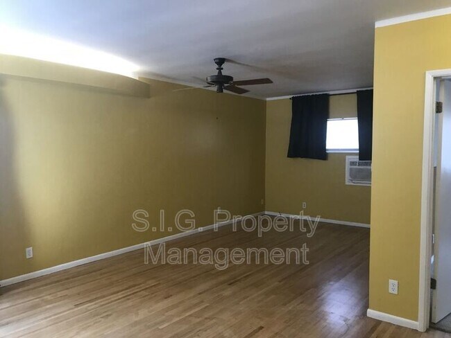 Building Photo - 1055 Thompson Ave