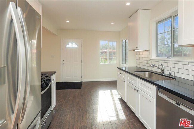 Building Photo - 15457 Tuba St