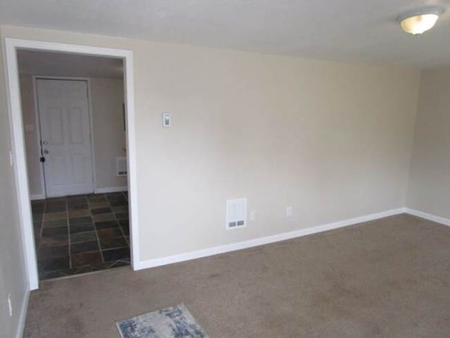 Building Photo - 2 Bedroom, 1 Bathroom Tacoma Home