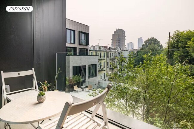 Foto del edificio - 510 Driggs Ave