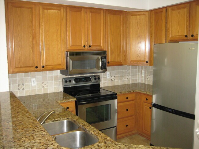Kitchen - 1304 Garden Wall Cir
