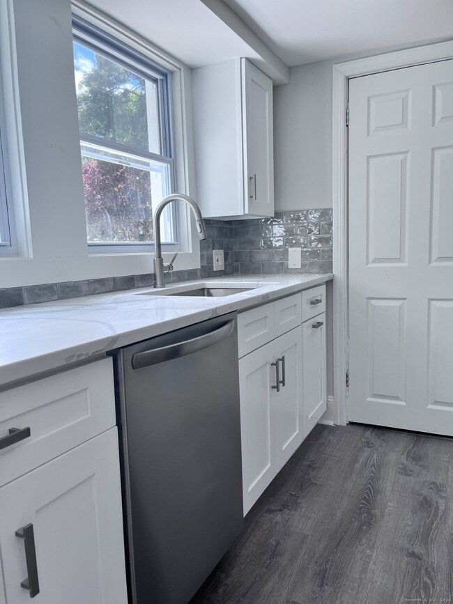 6088 Main St, Trumbull, CT 06611 Room for Rent in Trumbull, CT