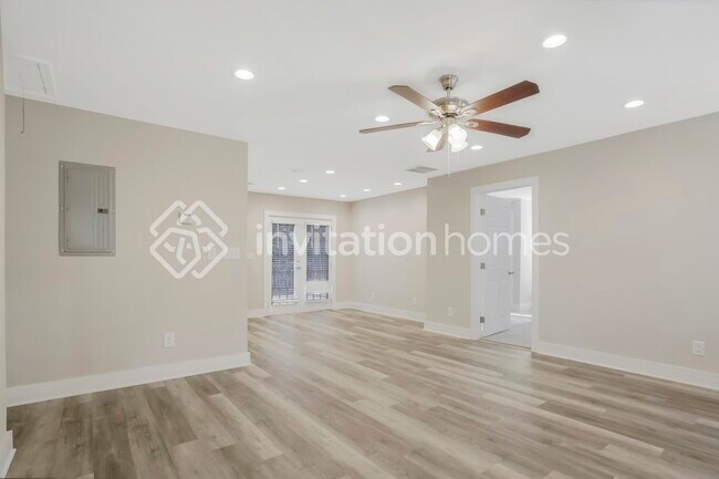 Building Photo - 212 Glenrose Cir SW