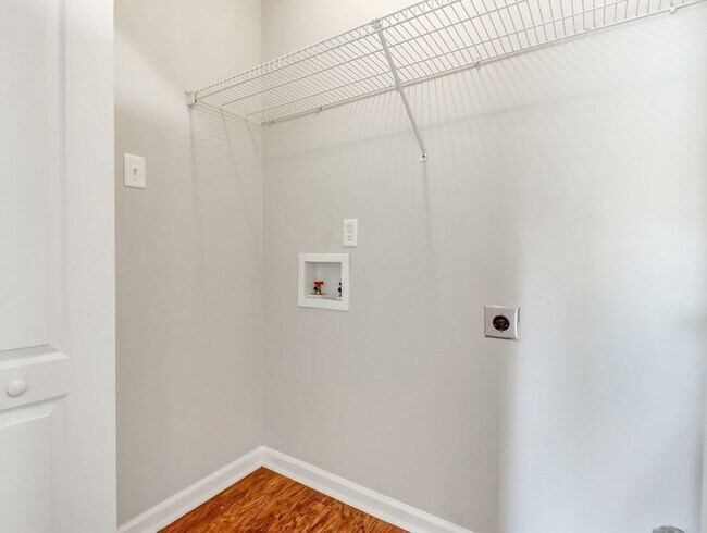 Foto del edificio - 4 Bed/2 Bathroom Home in Richmond Place