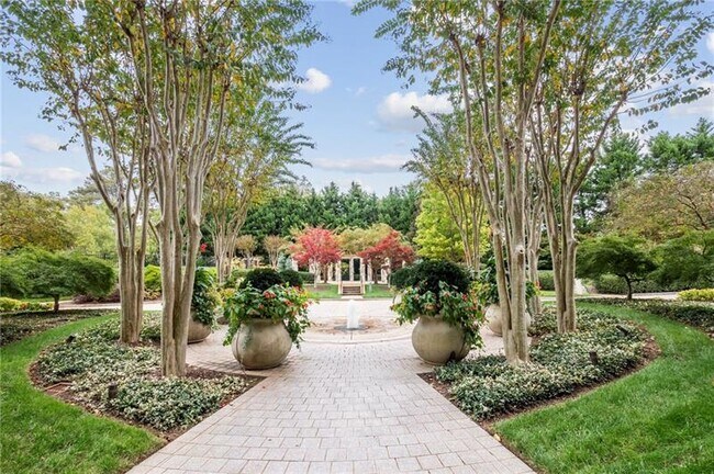 Foto del edificio - 700 Park Regency Pl NE