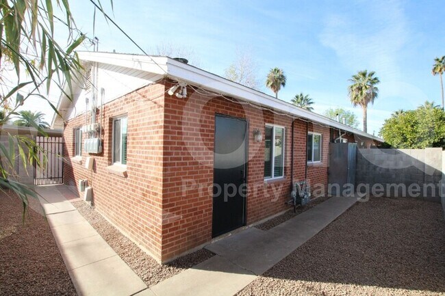 Foto del edificio - 2309 N Dayton St