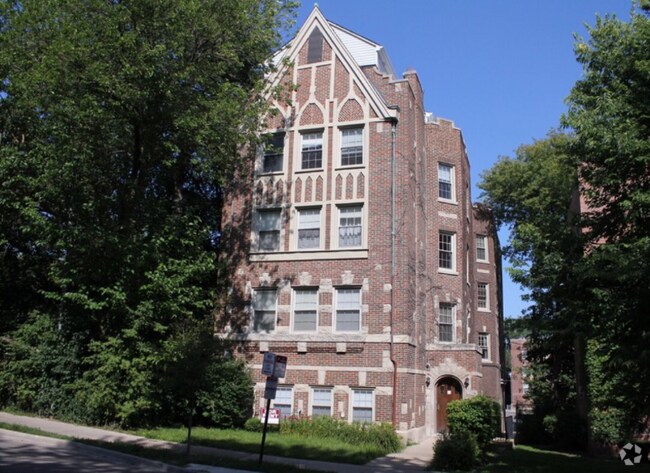 Building Photo - 211 Custer Ave