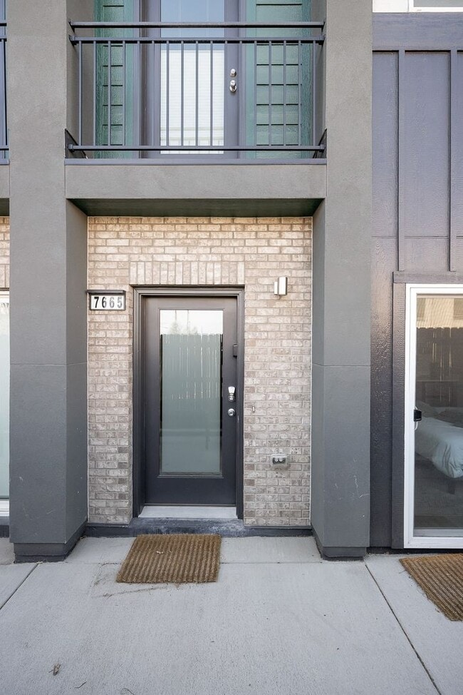 Foto del edificio - Fully Furnished 3 Bedroom 3 1/2 Bath in Wheat Ridge