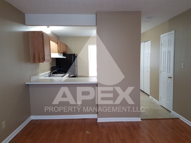 Building Photo - MOVE-IN SPECIAL, $1 RENT!! - Nice 2 Bd | 1.5 Ba Townhouse in West Knox Condo Community!