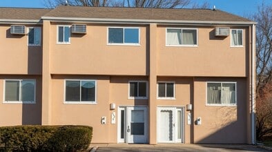 Building Photo - 552 Shennecossett Rd