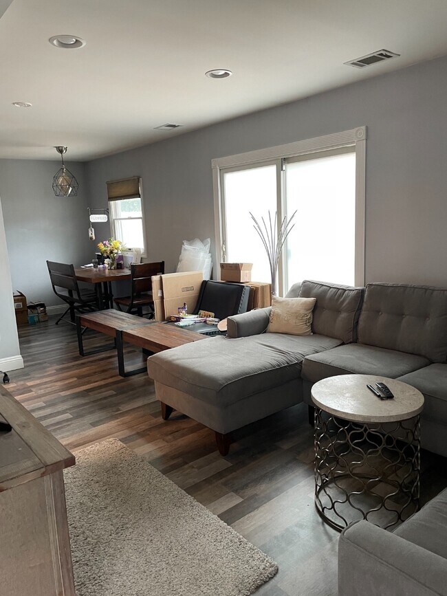 Building Photo - 44 Figurea Ave