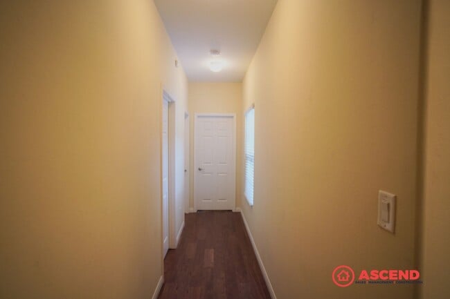 Building Photo - Beautiful Home in the Northwest!