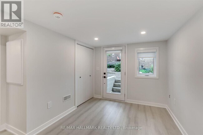 Photo du bâtiment - 979 Avenue Rd