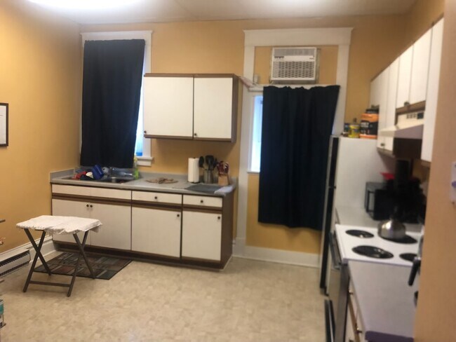 Kitchen - 129 4th St