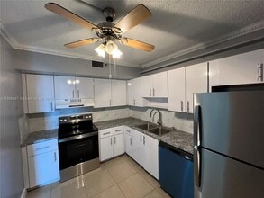 Building Photo - 919 Hillcrest Dr