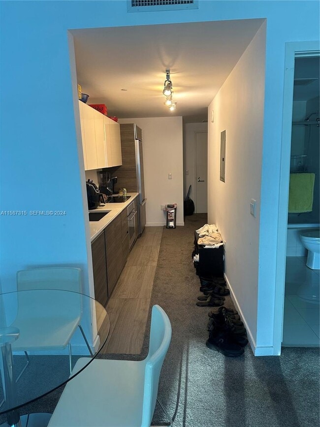 Building Photo - 1100S S Miami Ave