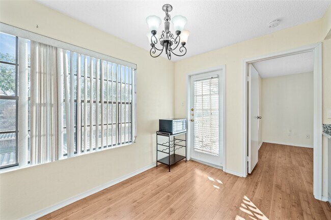 Foto del edificio - 2750 Holly Hall St