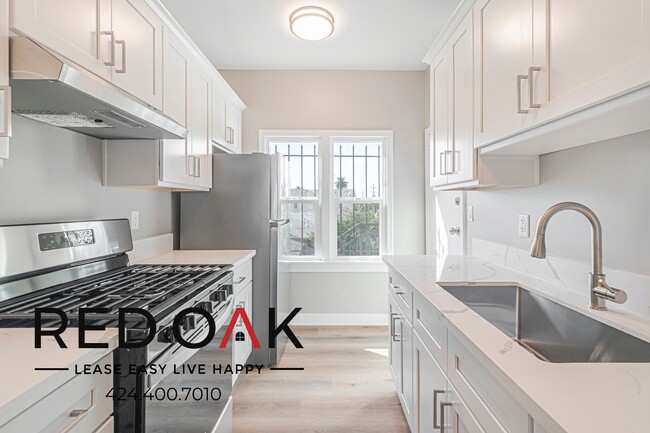 Building Photo - 1623 W 39th Pl