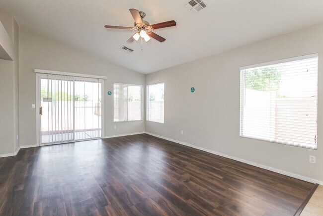 Foto del edificio - 14601 N 154th Ave