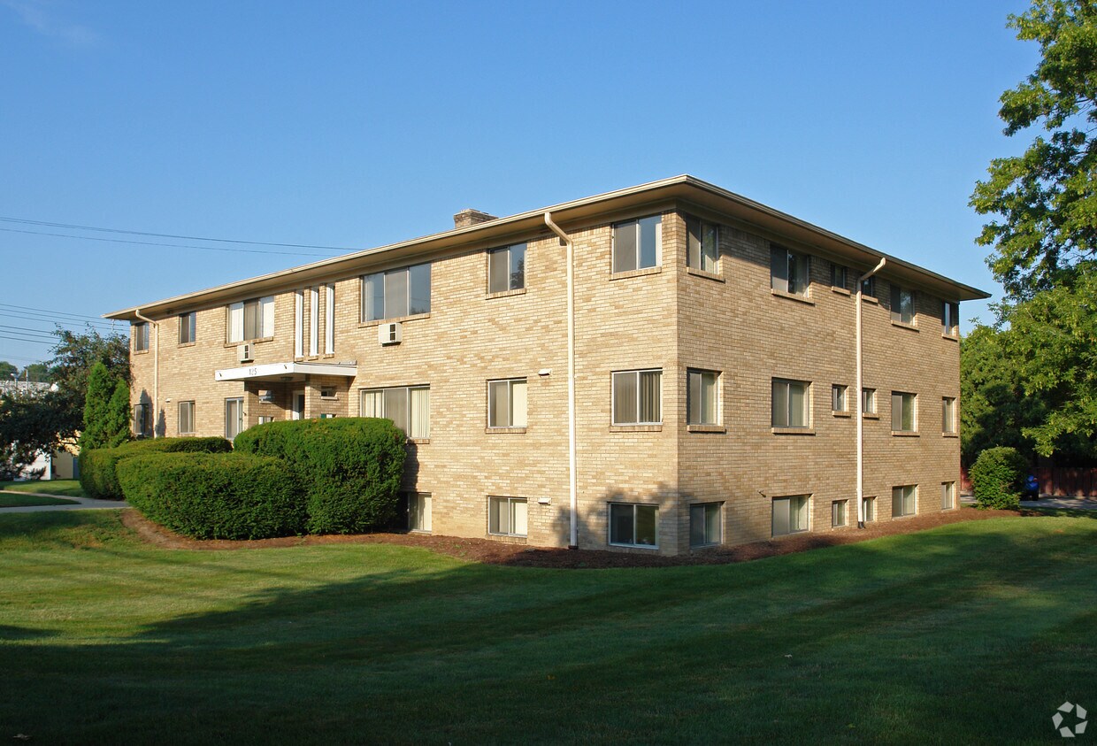 Primary Photo - 125 N Hagadorn Rd