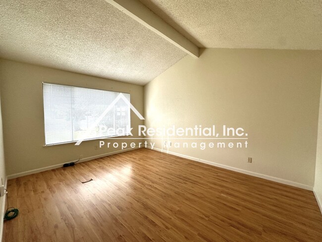 Building Photo - Very Nice 4bd/2ba Home with 2 Car Garage