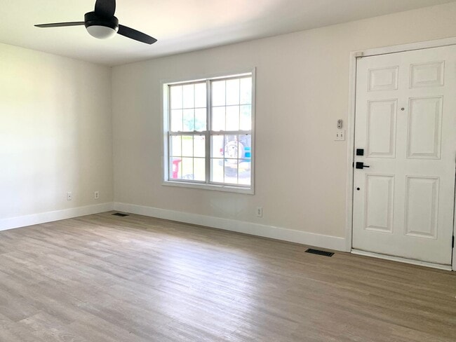 Foto del edificio - 157 Monarch Ln