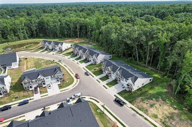 Foto del edificio - 5400 Addison Gate Dr