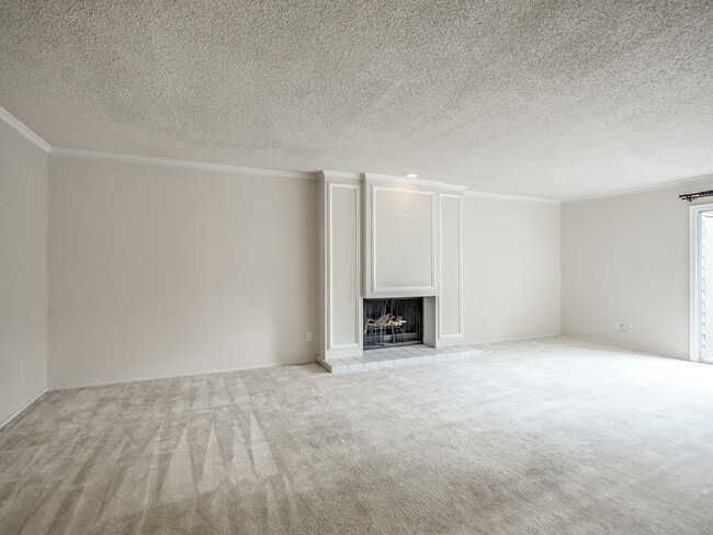 Building Photo - 6000 N Pennsylvania Ave