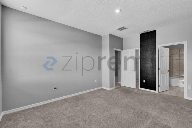 Building Photo - Unit