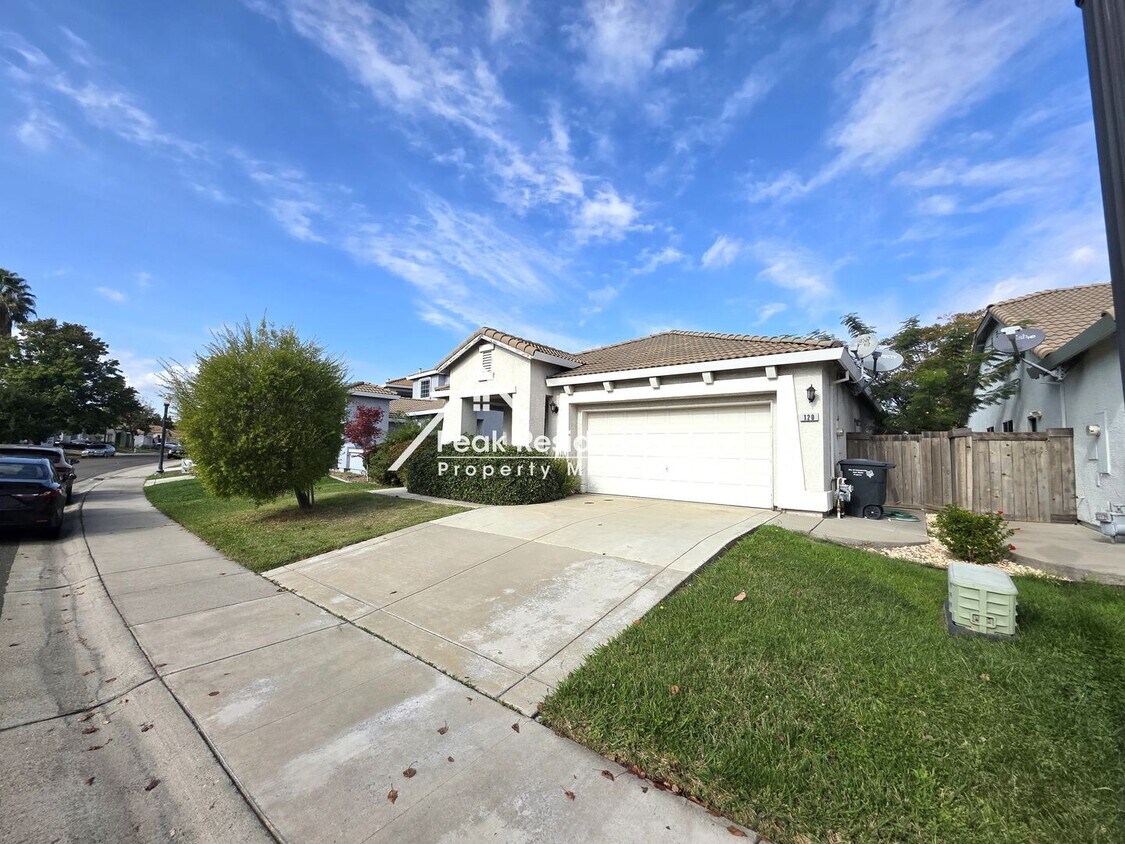Foto del edificio - Spacious Natomas 3bd/2ba Home with 2 Car Garage
