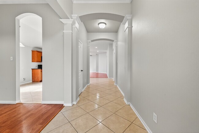 Foto del edificio - 5623 Brookhollow Oaks Trail