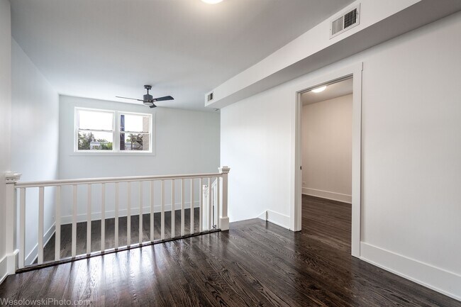 Foto del edificio - 2608 W Montrose Ave