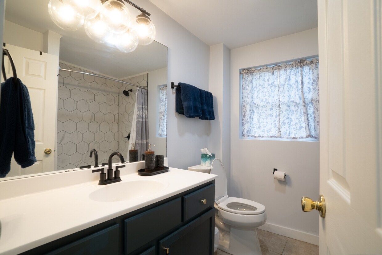 Foto principal - 123 E Elliott St