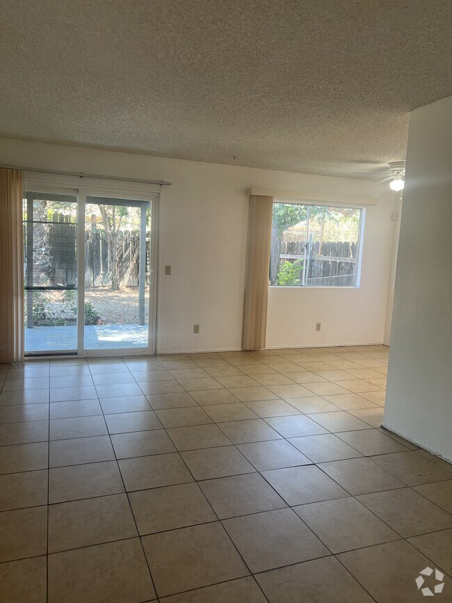 Open floor plan - 1886 Calle Diablo