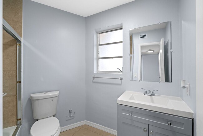Foto del edificio - 18638 NE 18th Ave